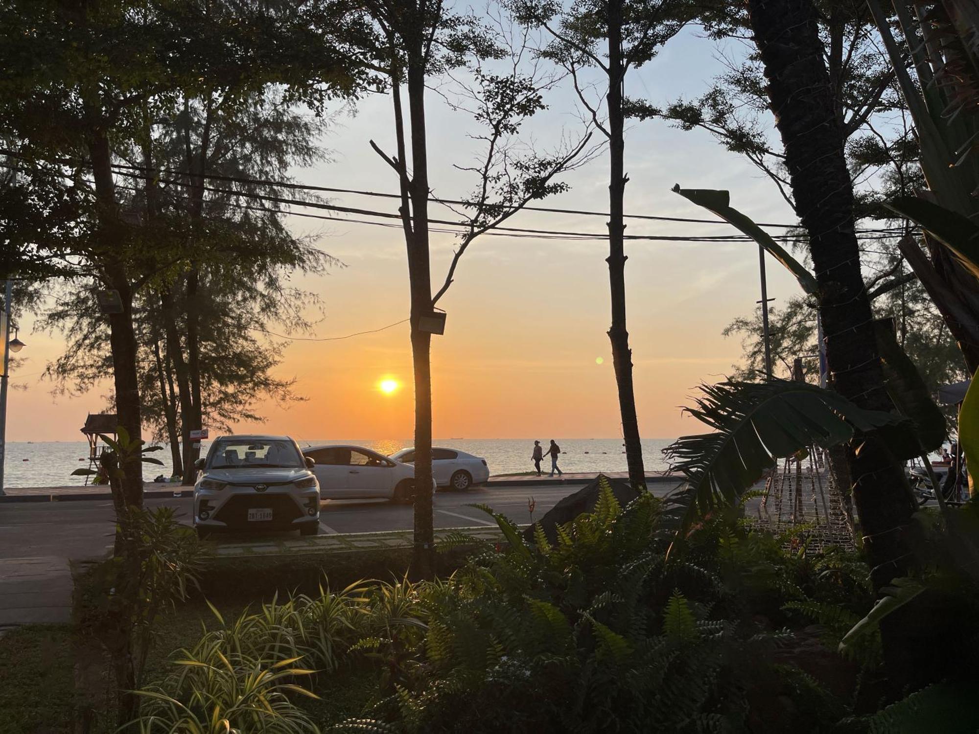 Sea Breeze Resort Сиханоуквил Екстериор снимка