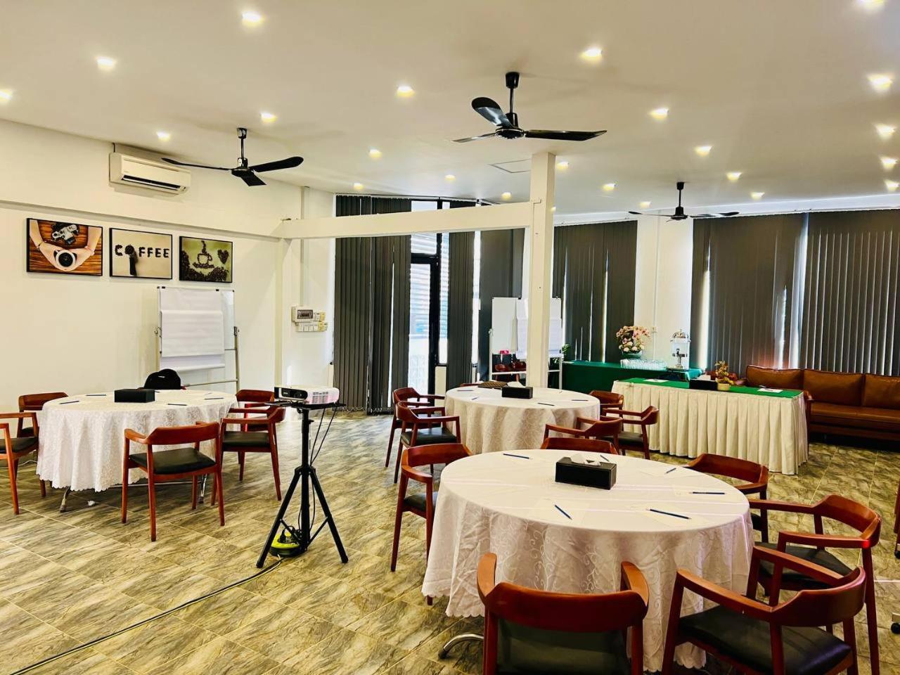 Sea Breeze Resort Сиханоуквил Екстериор снимка